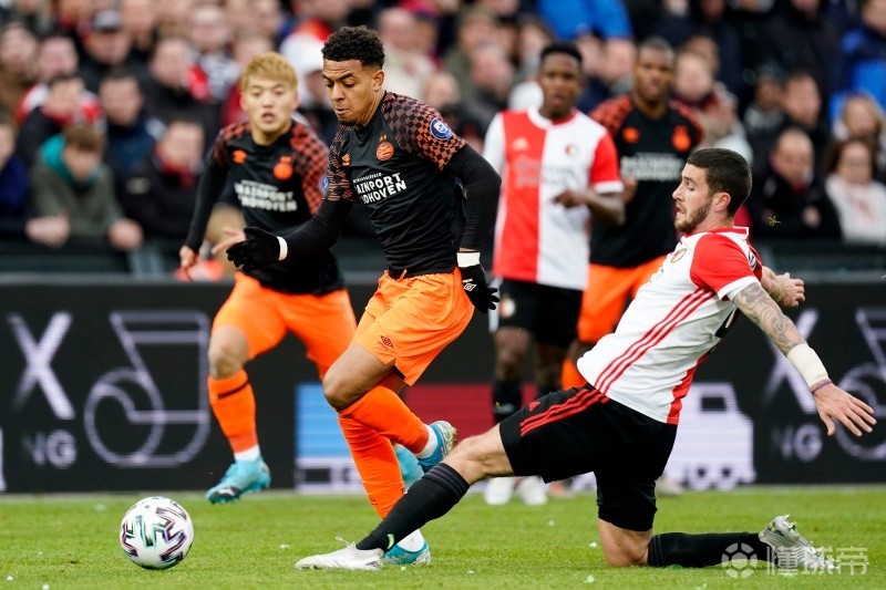 九游体育-清晨荷甲传出新动向；瓦伦西亚更衣室发声；管理层表态——引发热议；数据趋势出现新变化的简单介绍