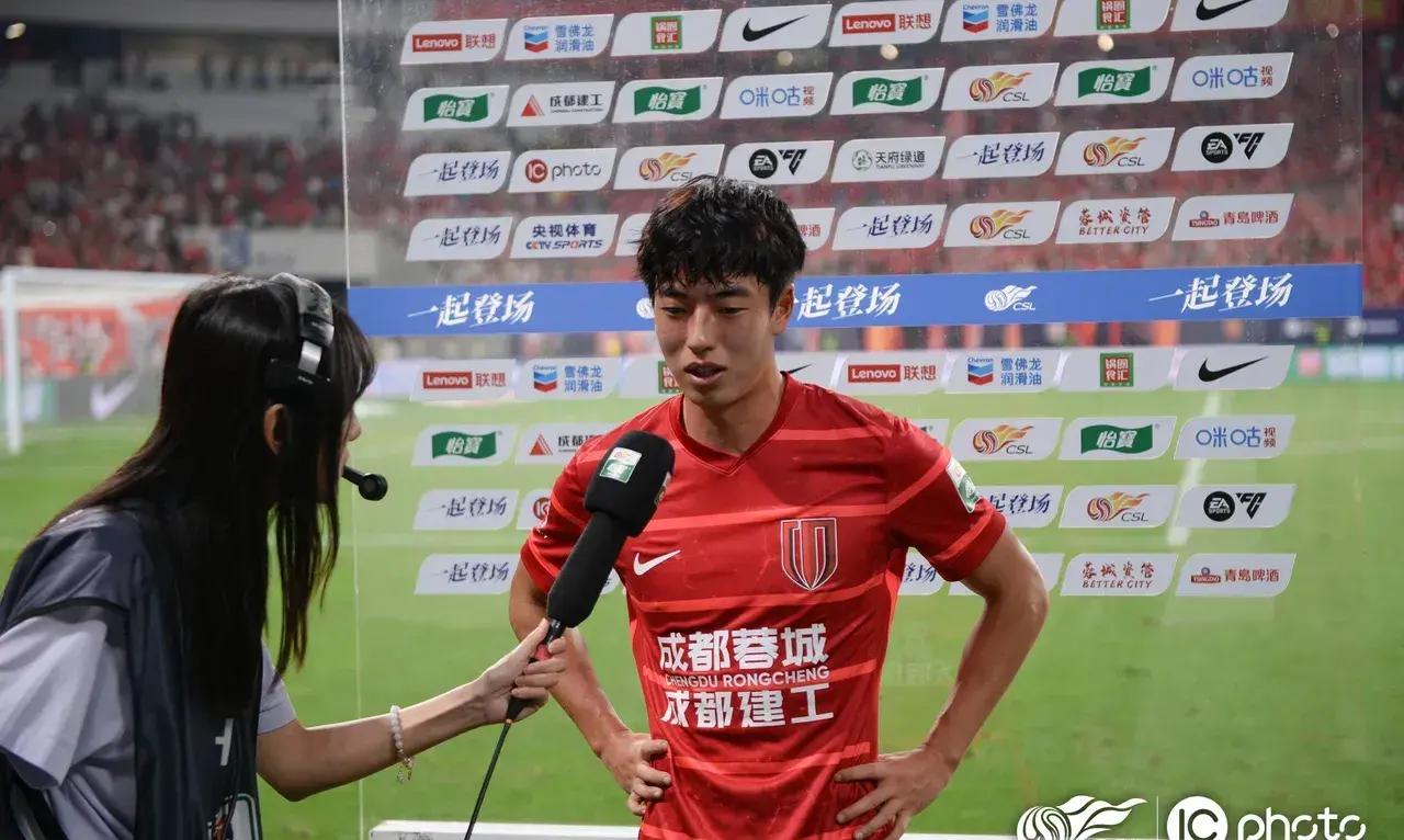 九游体育官网入口-关于成都蓉城赛前队长鼓劲，志在社区盾名次提升，更衣室稳定，高层口径保持一致的信息