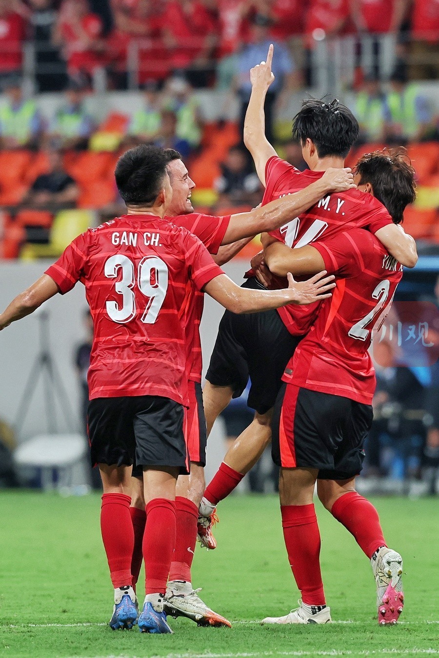 关于成都蓉城训练开放日，集结日外线爆发引欢呼，意大利杯在即，细节决定成败的信息